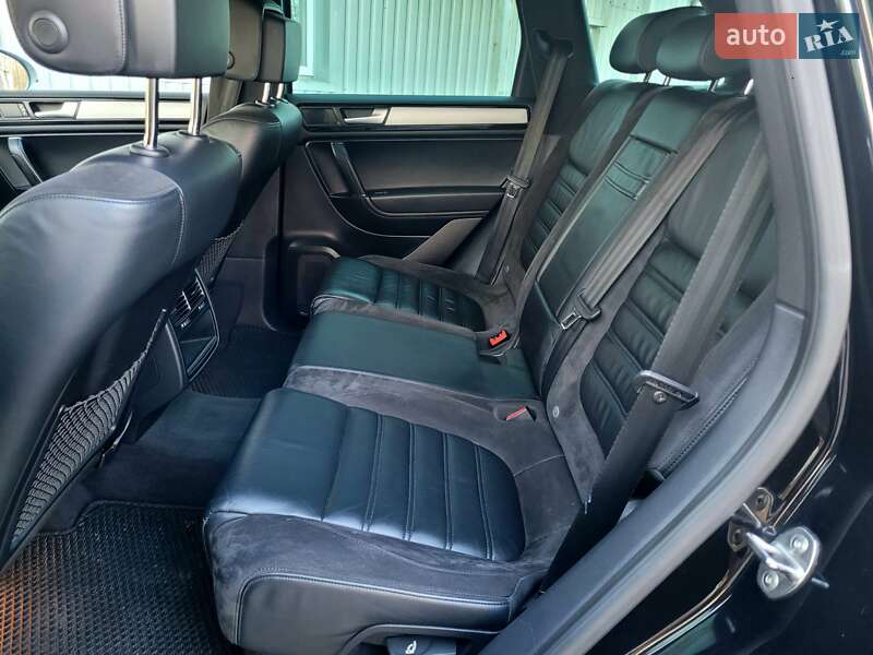 Внедорожник / Кроссовер Volkswagen Touareg 2013 в Хмельницком