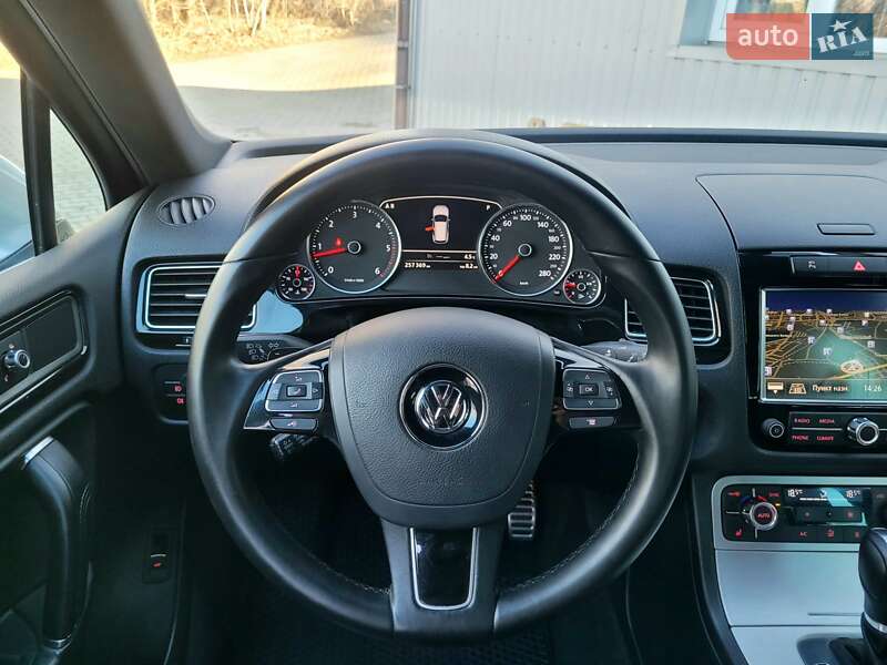 Внедорожник / Кроссовер Volkswagen Touareg 2013 в Хмельницком