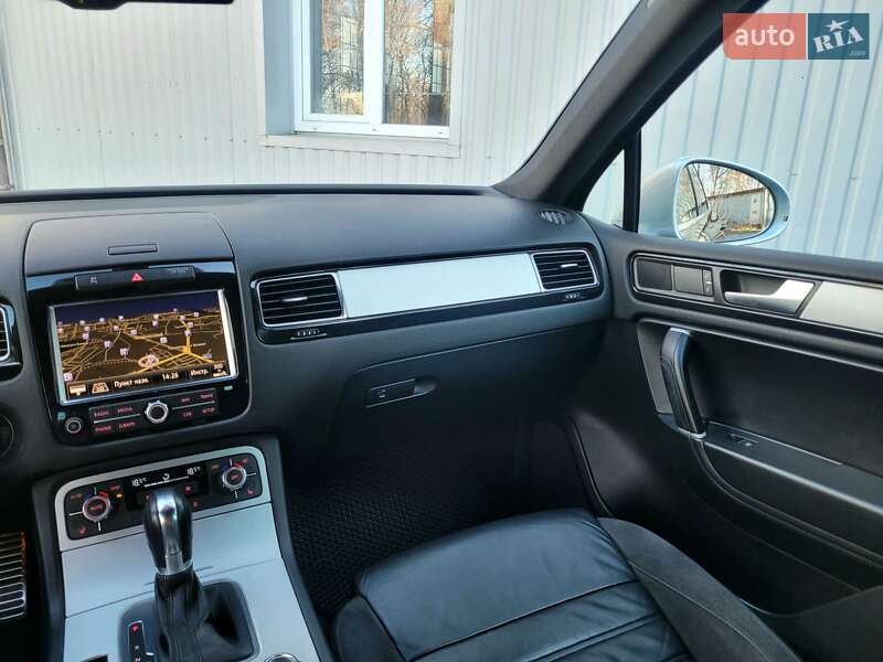 Внедорожник / Кроссовер Volkswagen Touareg 2013 в Хмельницком