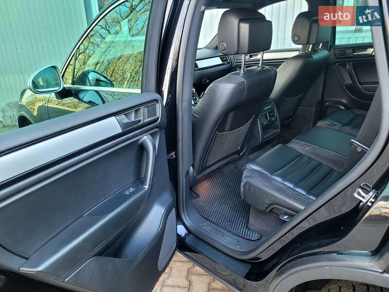 Внедорожник / Кроссовер Volkswagen Touareg 2013 в Хмельницком