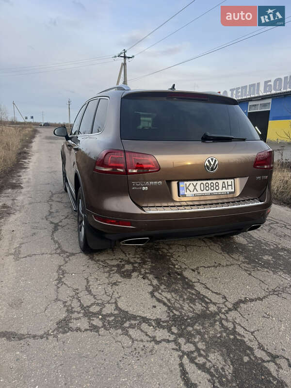Внедорожник / Кроссовер Volkswagen Touareg 2012 в Змиеве