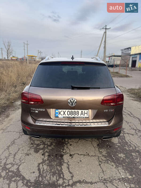 Внедорожник / Кроссовер Volkswagen Touareg 2012 в Змиеве