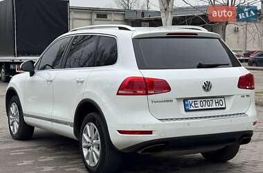 Внедорожник / Кроссовер Volkswagen Touareg 2012 в Днепре