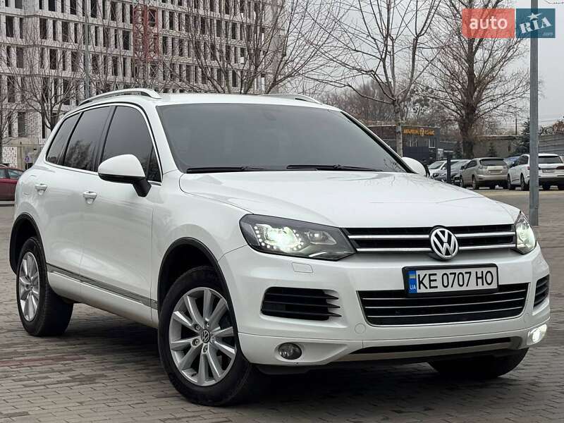 Внедорожник / Кроссовер Volkswagen Touareg 2012 в Днепре