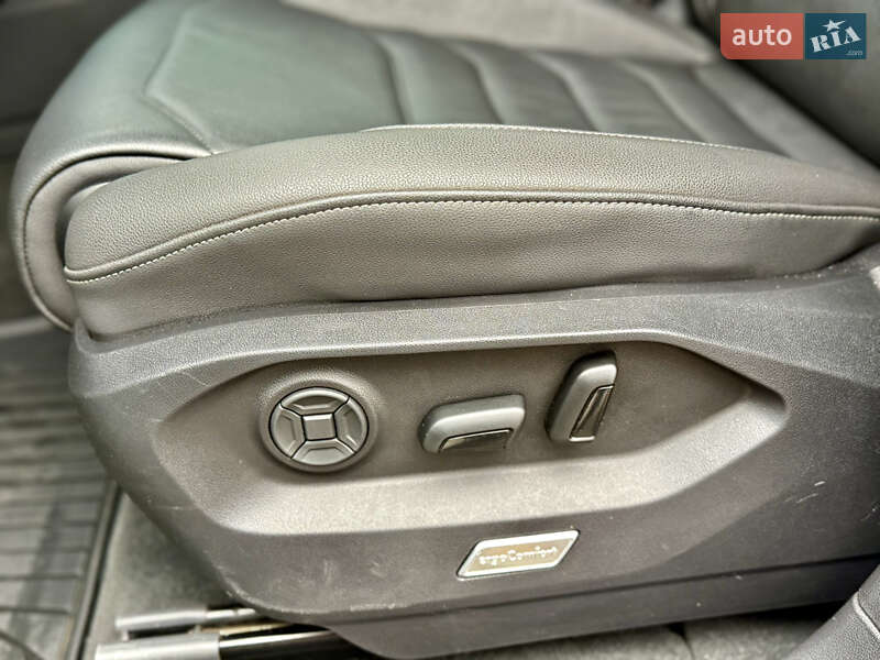 Позашляховик / Кросовер Volkswagen Touareg 2018 в Шепетівці