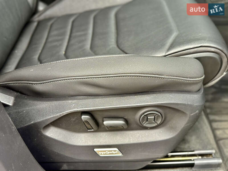 Позашляховик / Кросовер Volkswagen Touareg 2018 в Шепетівці