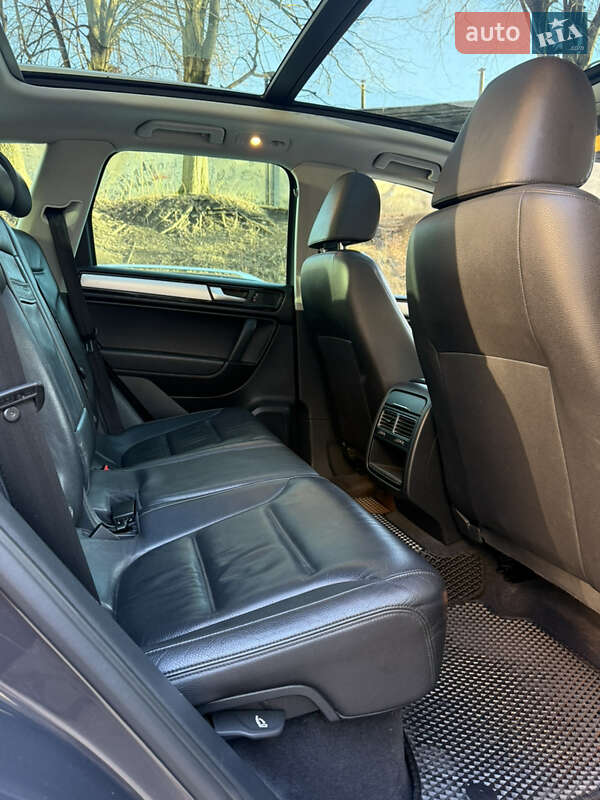 Внедорожник / Кроссовер Volkswagen Touareg 2010 в Тернополе
