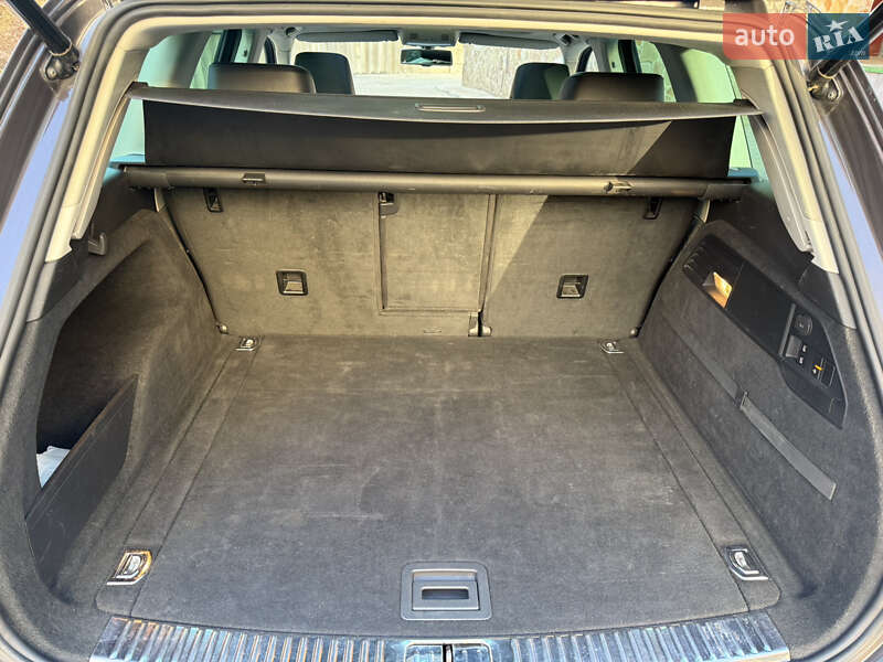 Внедорожник / Кроссовер Volkswagen Touareg 2010 в Тернополе