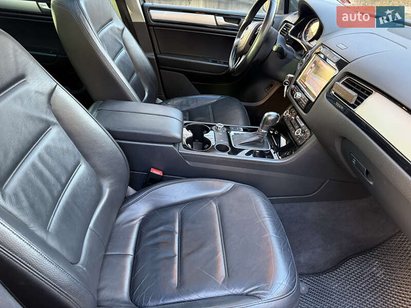 Внедорожник / Кроссовер Volkswagen Touareg 2010 в Тернополе