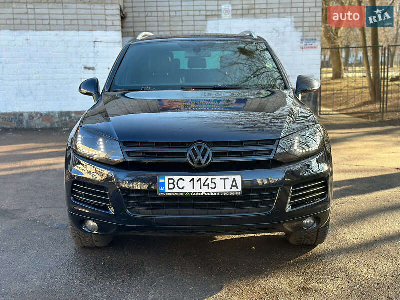 Внедорожник / Кроссовер Volkswagen Touareg 2014 в 