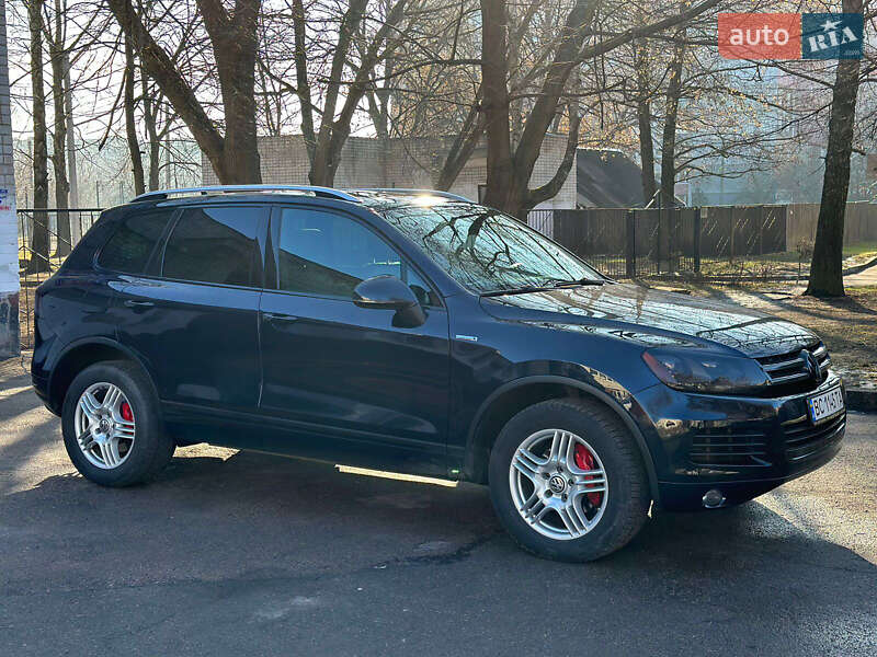Внедорожник / Кроссовер Volkswagen Touareg 2014 в Житомире