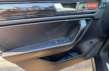 Внедорожник / Кроссовер Volkswagen Touareg 2014 в 
