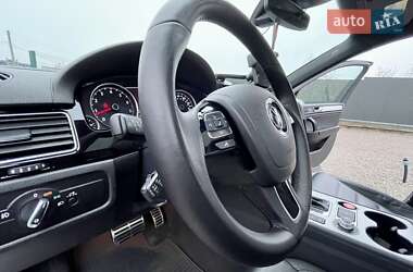 Внедорожник / Кроссовер Volkswagen Touareg 2016 в 