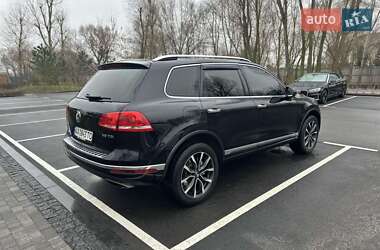 Позашляховик / Кросовер Volkswagen Touareg 2014 в Києві