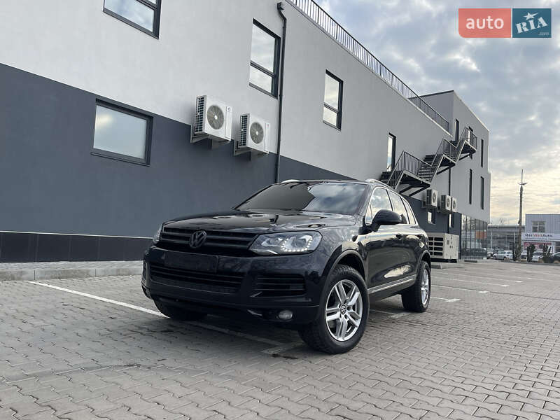 Внедорожник / Кроссовер Volkswagen Touareg 2014 в Хмельницком