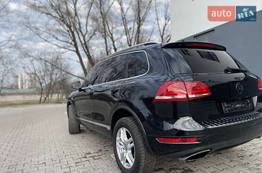 Внедорожник / Кроссовер Volkswagen Touareg 2014 в Хмельницком