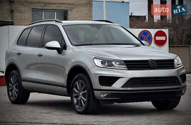 Внедорожник / Кроссовер Volkswagen Touareg 2016 в Днепре