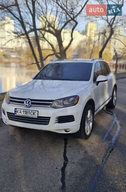 Внедорожник / Кроссовер Volkswagen Touareg 2012 в Киеве