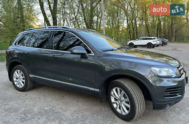 Внедорожник / Кроссовер Volkswagen Touareg 2012 в 