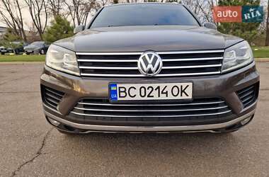 Внедорожник / Кроссовер Volkswagen Touareg 2015 в 