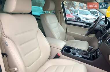 Внедорожник / Кроссовер Volkswagen Touareg 2012 в Виннице