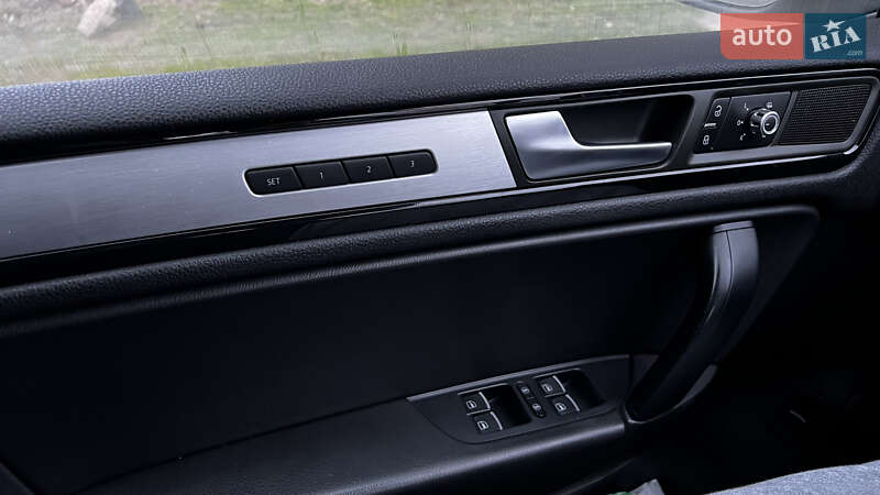 Внедорожник / Кроссовер Volkswagen Touareg 2011 в Белой Церкви