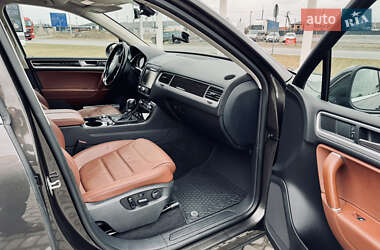 Внедорожник / Кроссовер Volkswagen Touareg 2017 в 