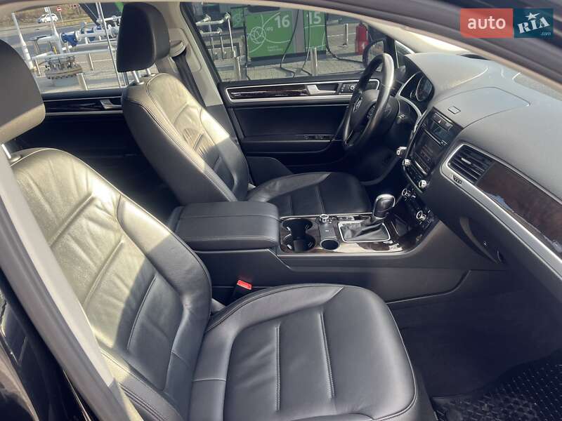 Внедорожник / Кроссовер Volkswagen Touareg 2011 в Стрые