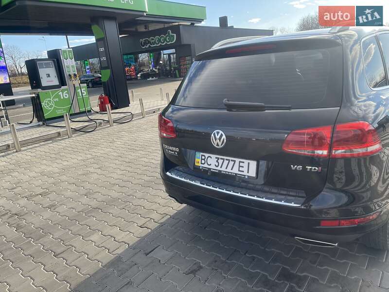 Внедорожник / Кроссовер Volkswagen Touareg 2011 в Стрые