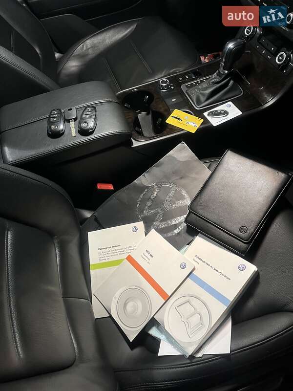 Внедорожник / Кроссовер Volkswagen Touareg 2011 в Стрые