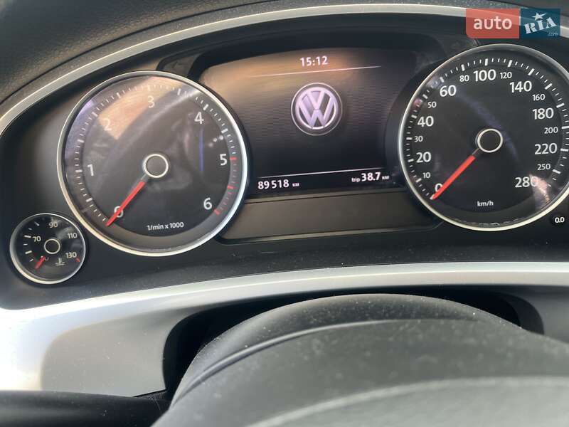 Внедорожник / Кроссовер Volkswagen Touareg 2011 в Стрые