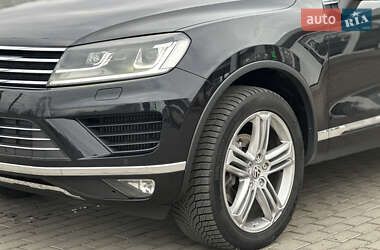 Внедорожник / Кроссовер Volkswagen Touareg 2015 в Житомире