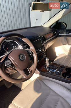 Внедорожник / Кроссовер Volkswagen Touareg 2012 в Николаеве