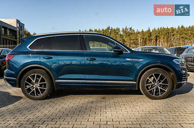 Внедорожник / Кроссовер Volkswagen Touareg 2018 в 