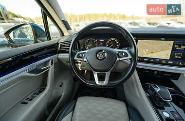 Внедорожник / Кроссовер Volkswagen Touareg 2018 в 