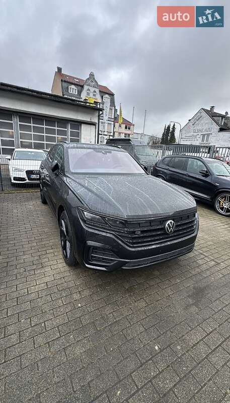 Позашляховик / Кросовер Volkswagen Touareg 2023 в Сваляві