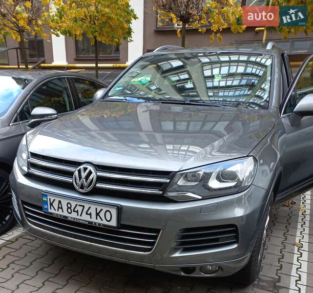 Внедорожник / Кроссовер Volkswagen Touareg 2012 в Киеве