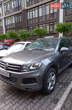 Внедорожник / Кроссовер Volkswagen Touareg 2012 в Киеве