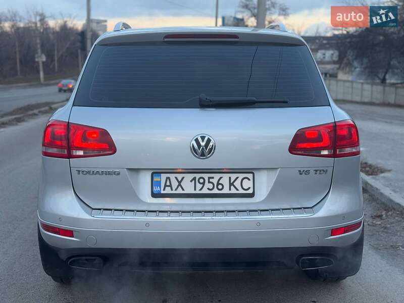 Внедорожник / Кроссовер Volkswagen Touareg 2012 в Харькове
