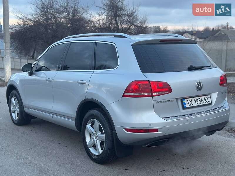 Внедорожник / Кроссовер Volkswagen Touareg 2012 в Харькове