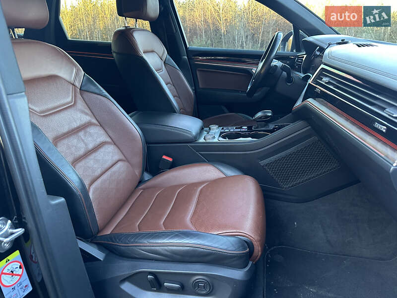 Внедорожник / Кроссовер Volkswagen Touareg 2018 в Луцке