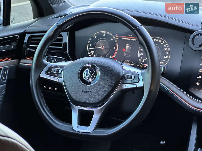 Внедорожник / Кроссовер Volkswagen Touareg 2018 в Луцке