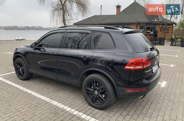 Внедорожник / Кроссовер Volkswagen Touareg 2011 в Киеве