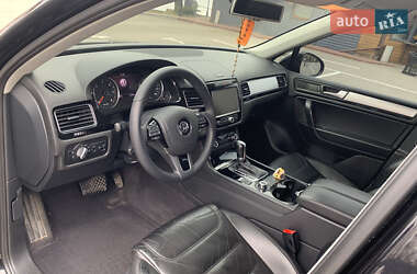 Внедорожник / Кроссовер Volkswagen Touareg 2011 в Киеве