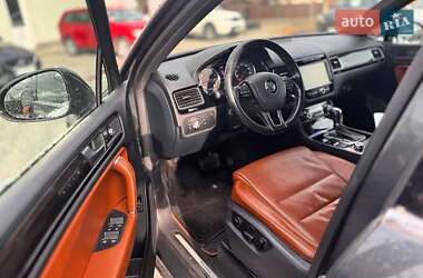 Внедорожник / Кроссовер Volkswagen Touareg 2014 в Борисполе