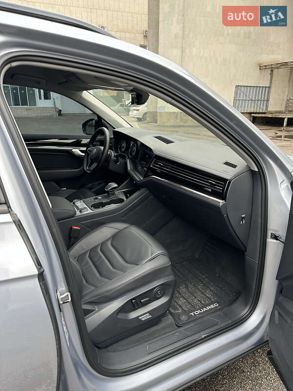 Внедорожник / Кроссовер Volkswagen Touareg 2021 в Киеве