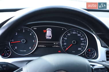 Внедорожник / Кроссовер Volkswagen Touareg 2016 в 