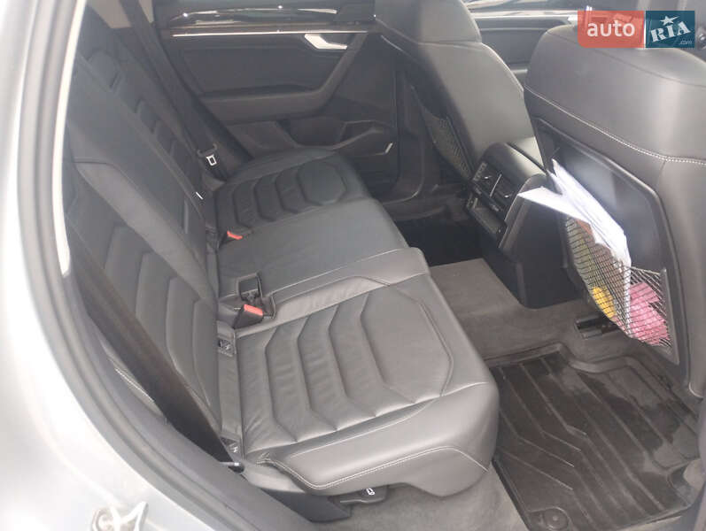 Внедорожник / Кроссовер Volkswagen Touareg 2021 в Киеве