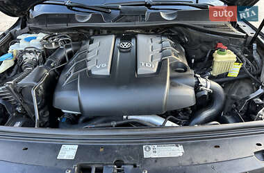 Позашляховик / Кросовер Volkswagen Touareg 2011 в 
