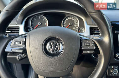 Позашляховик / Кросовер Volkswagen Touareg 2011 в 